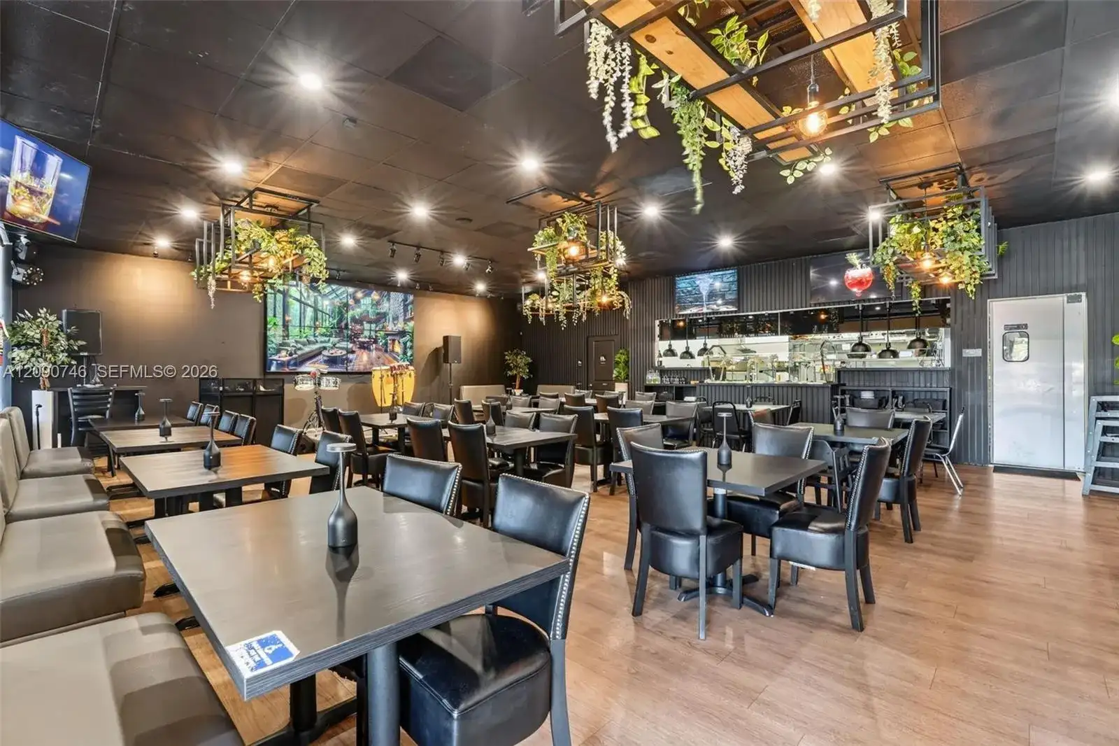 Turnkey Restaurant For Sale in Hialeah Fully Equip, Hialeah FL 33012 photo 2