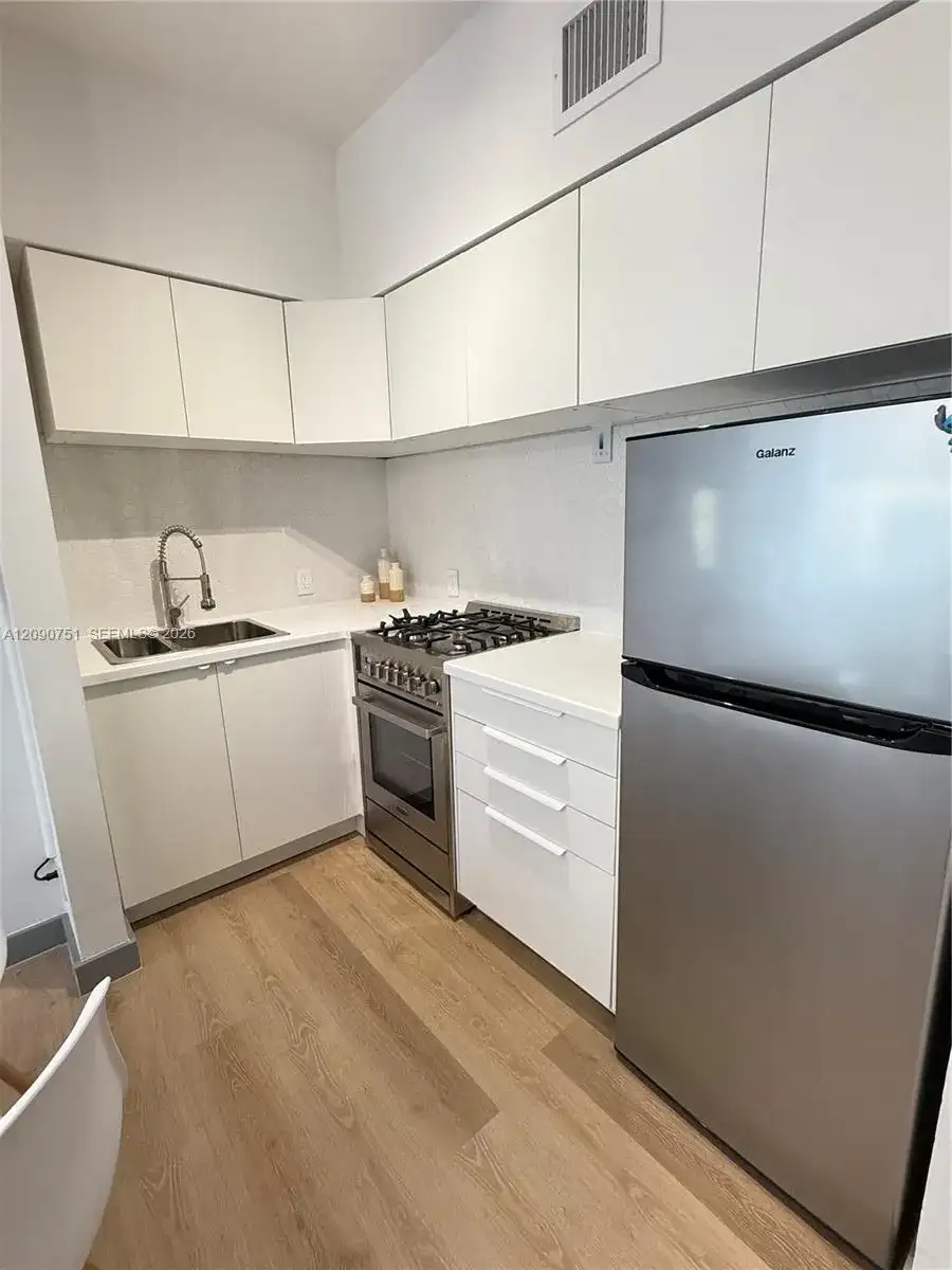 1320 Drexel Ave # 302, Miami Beach FL 33139 photo 2