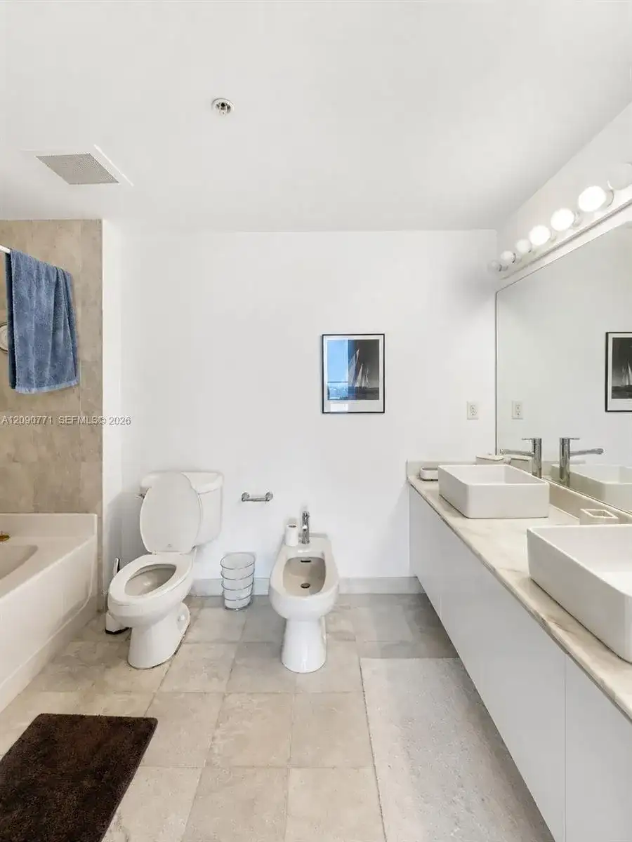 601 NE 36th St # 3105, Miami FL 33137 photo 2