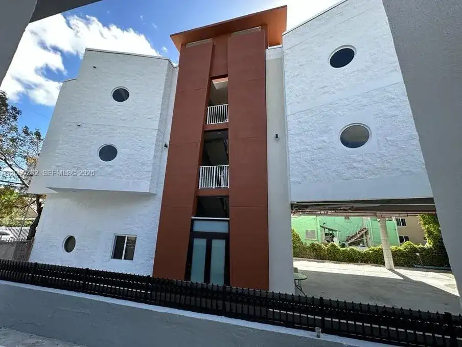 320 SW 13th Ave # 302, Miami FL 33135 photo 2