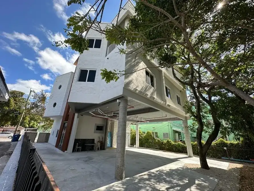 320 SW 13th Ave # 302, Miami FL 33135 photo 3