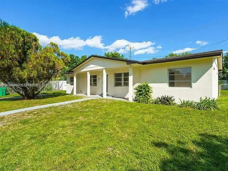 21241 NE 2nd Ave, Miami FL 33179 photo 2
