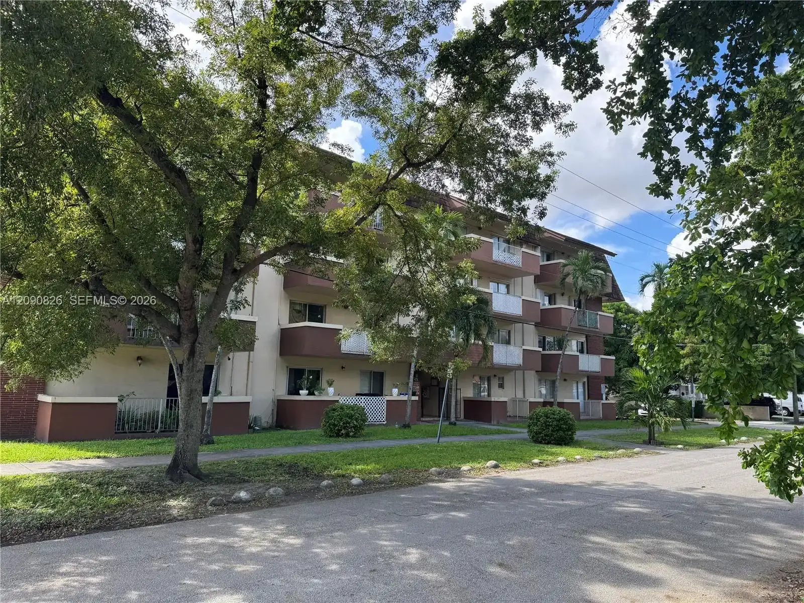 680 Miller Dr # W301, Miami Springs FL 33166