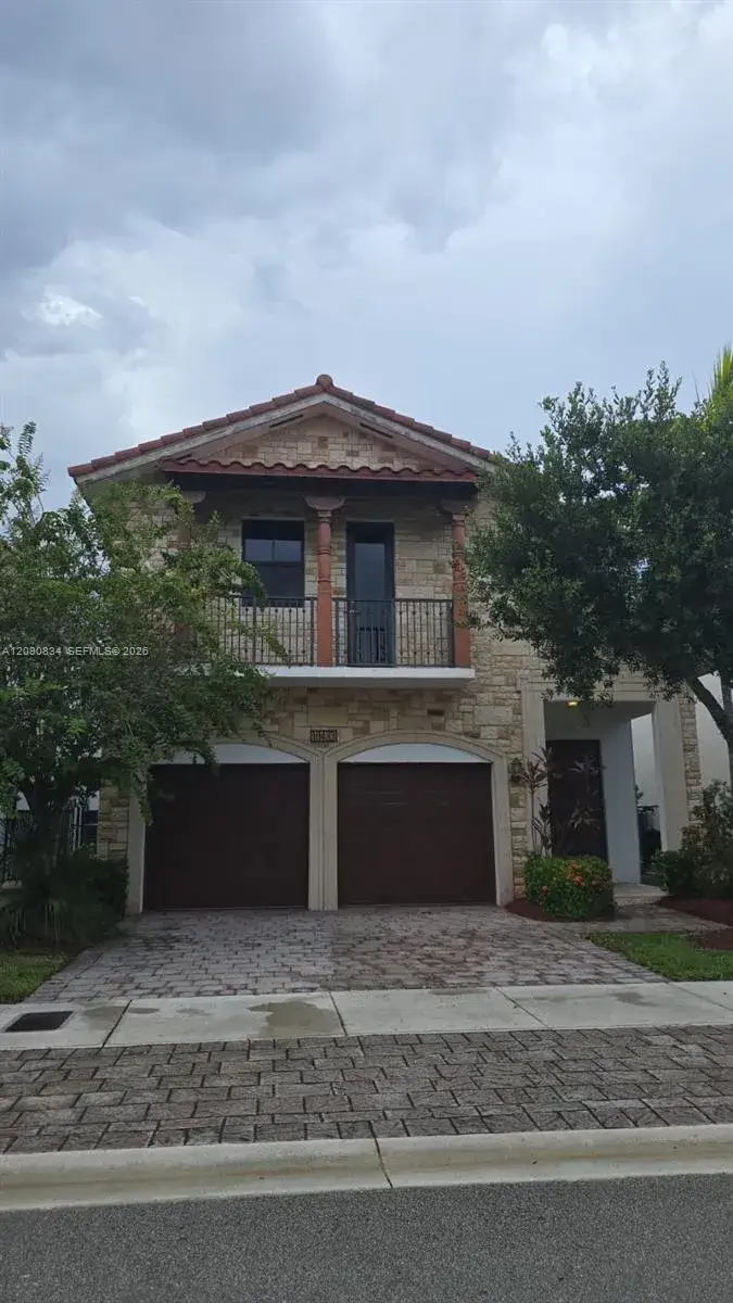 10433 NW 70th Ln, Doral FL 33178