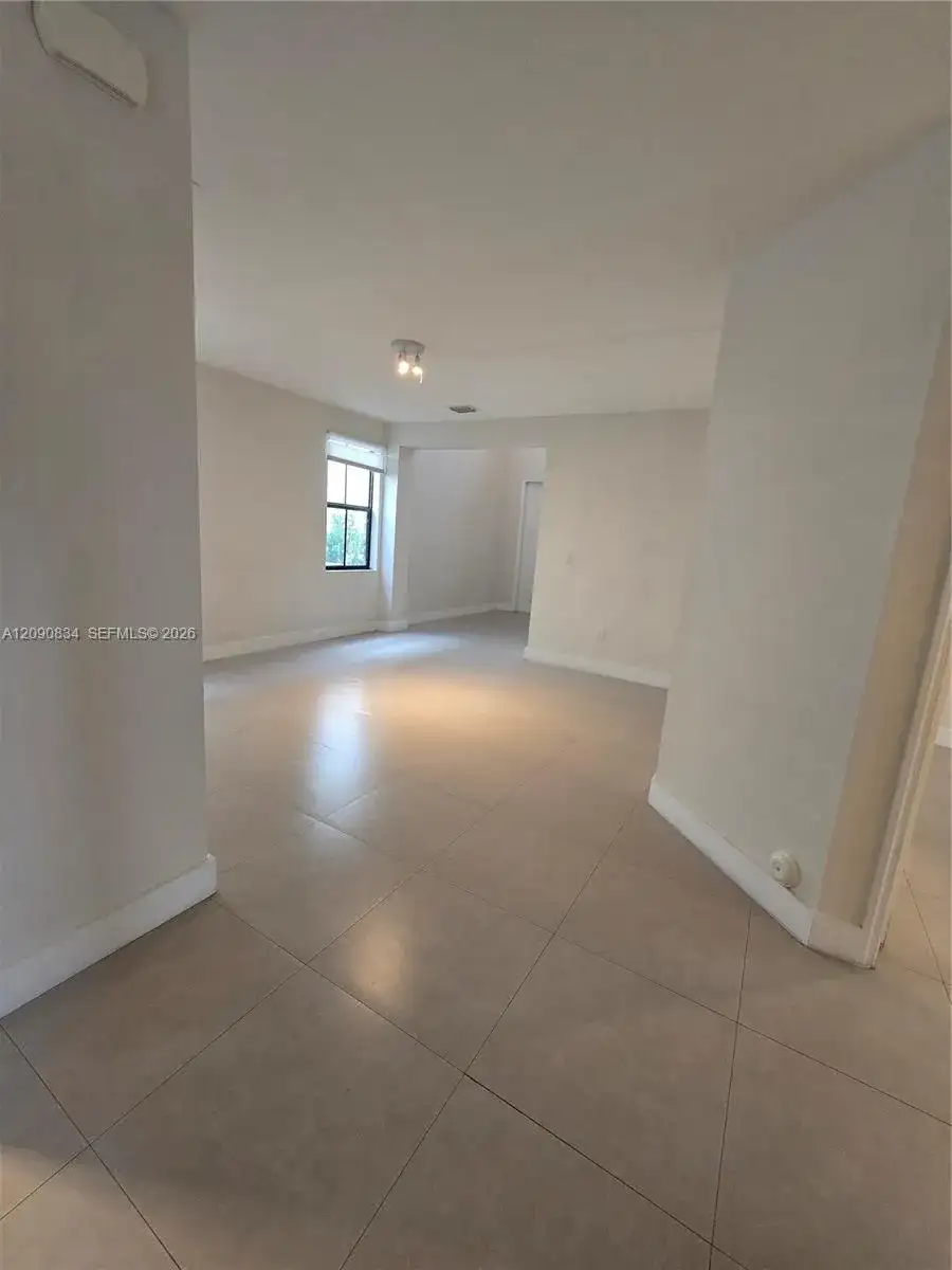 10433 NW 70th Ln, Doral FL 33178 photo 4
