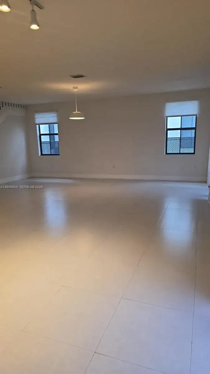 10433 NW 70th Ln, Doral FL 33178 photo 5
