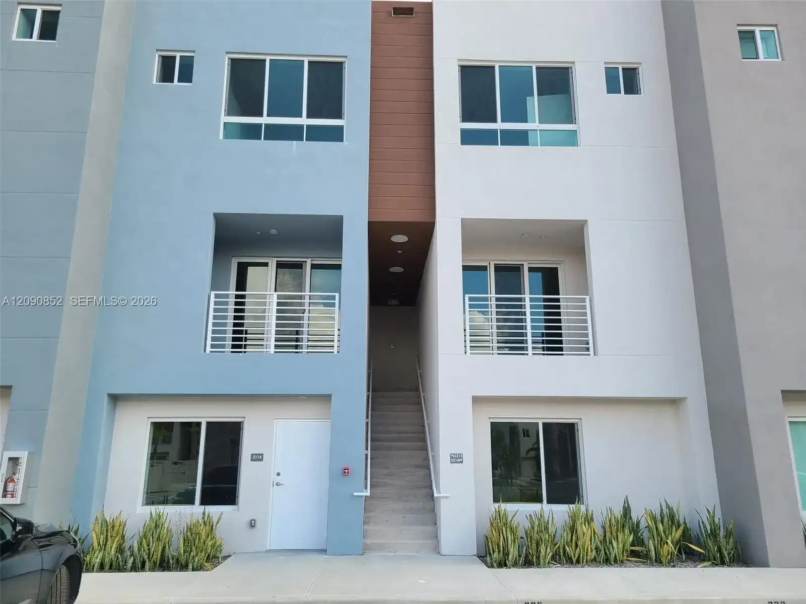 2555 NE 193 St # 2114, Miami FL 33180