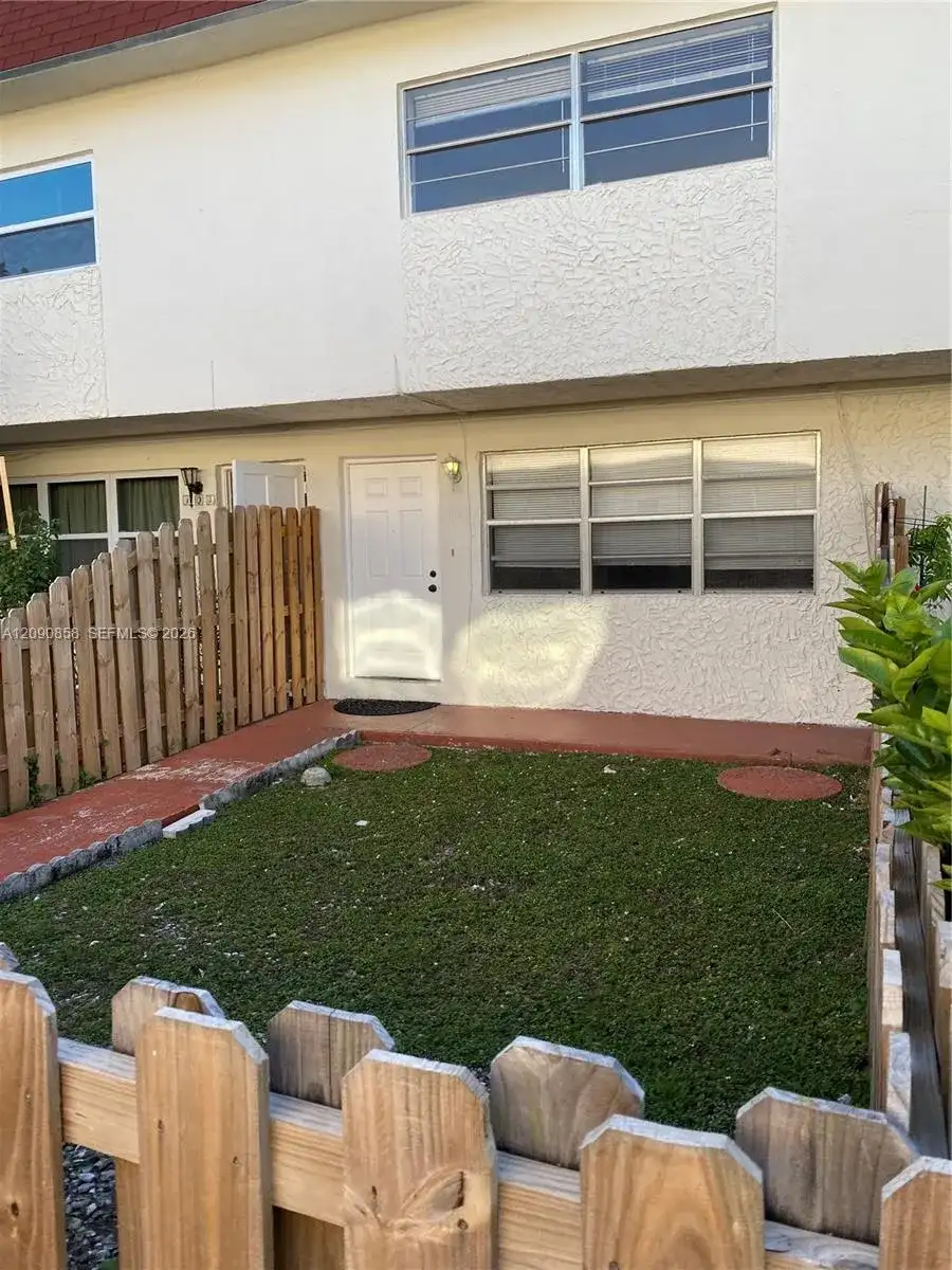 1460 NE 151st St # 102, Miami FL 33162 photo 2