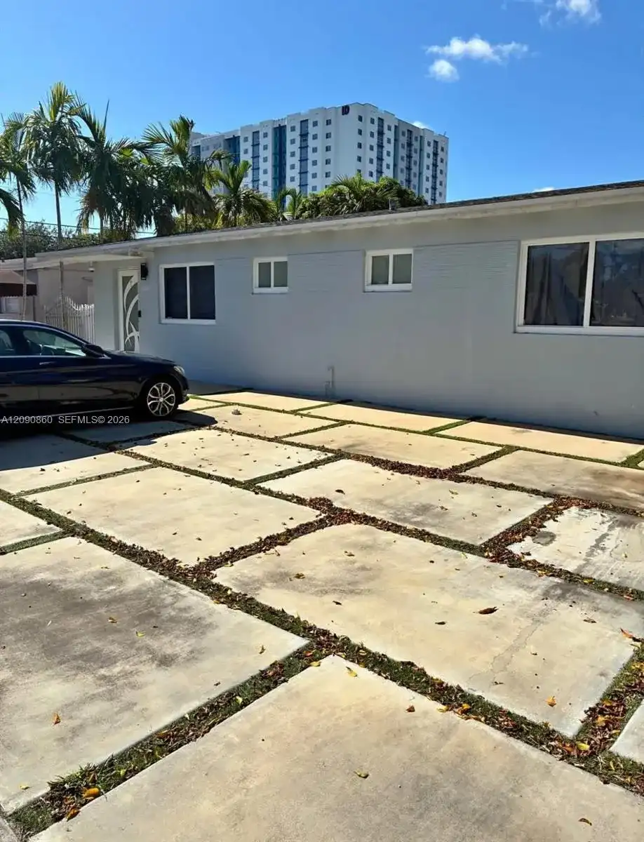 10665 SW 6 St, Miami FL 33174