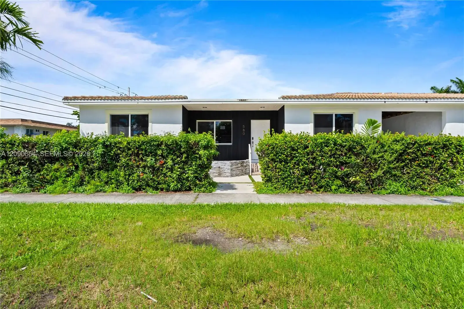 580 Lee Dr, Miami Springs FL 33166 photo 2