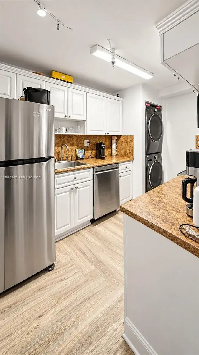 2457 Collins Ave # 202, Miami Beach FL 33140 photo 4