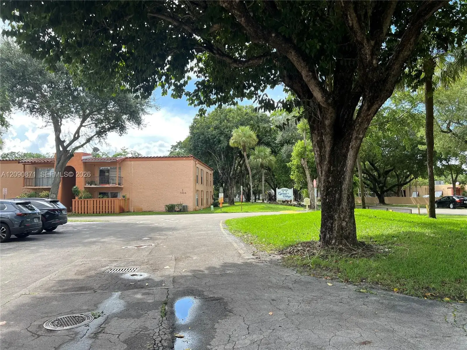 7200 Fairway Dr # H5, Miami Lakes FL 33014 photo 3