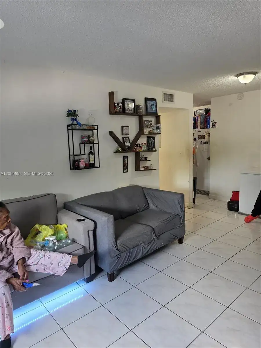2565 W 56th St # 206, Hialeah FL 33016 photo 2