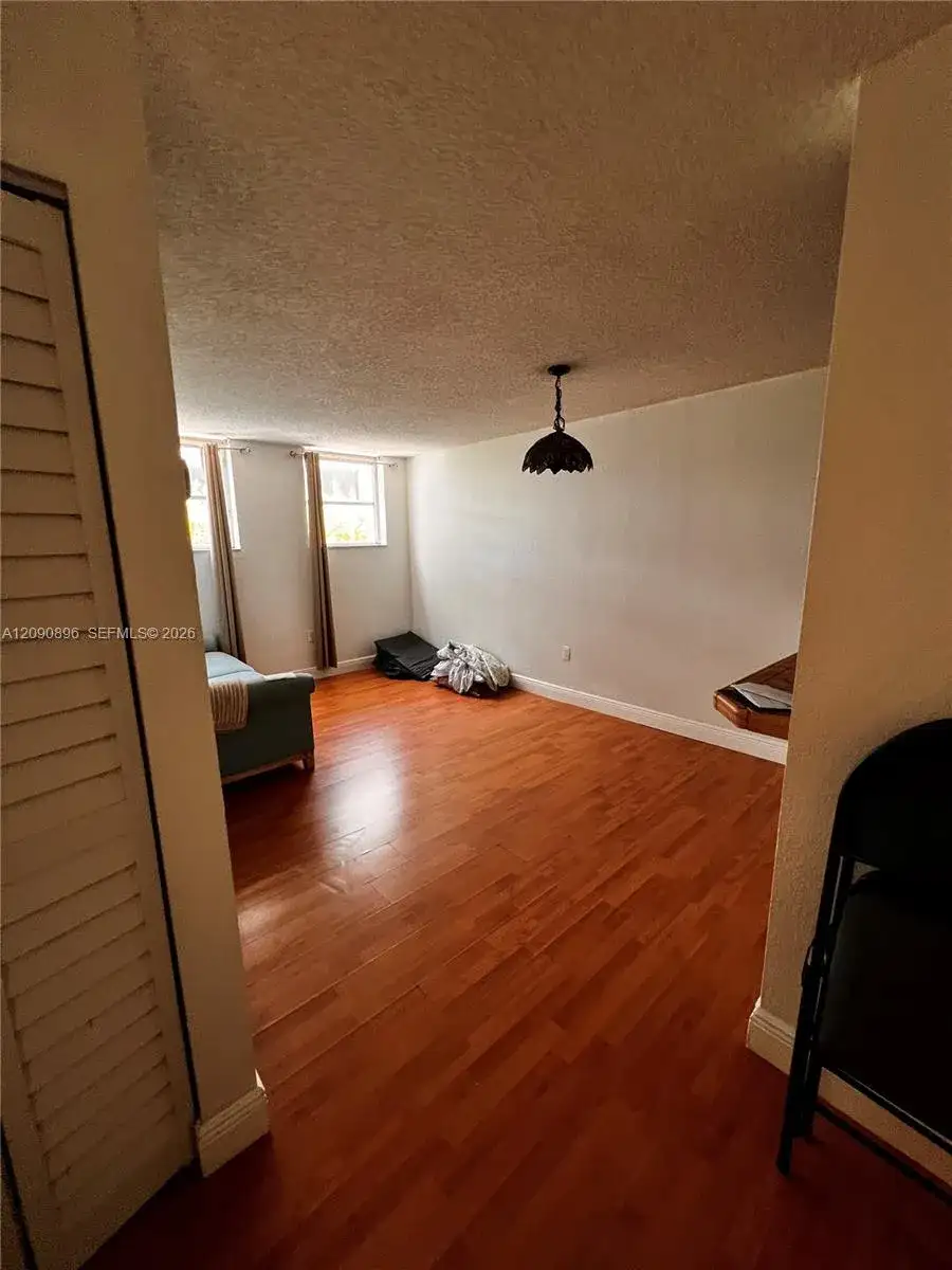 210 SW 11th St # 406, Miami FL 33130 photo 4