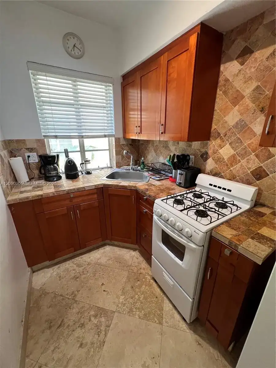 601 7th St # 1, Miami Beach FL 33139 photo 4