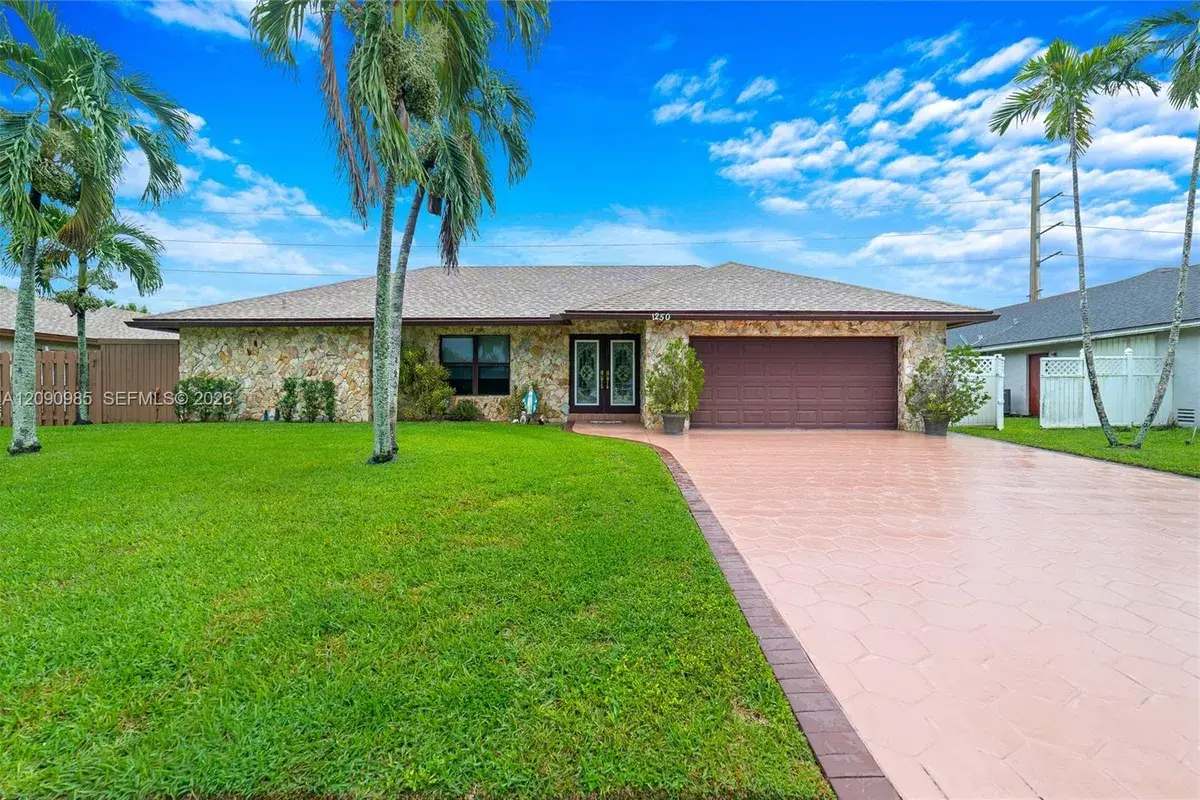 1250 NW 76th Ave, Plantation FL 33322