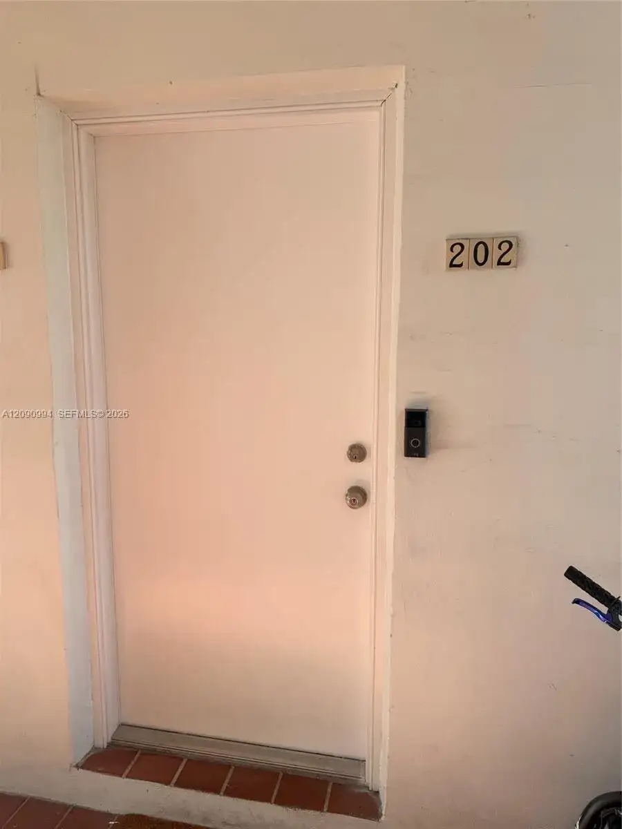 460 W Park Dr # 202, Miami FL 33172 photo 2