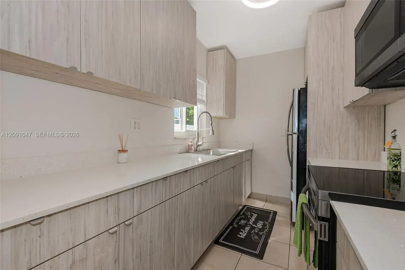 1679 NE 176th St, North Miami Beach FL 33162 photo 2