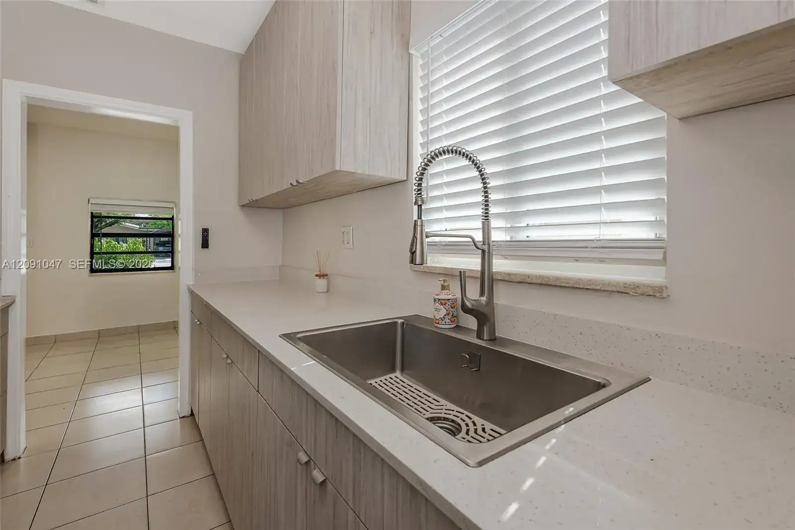 1679 NE 176th St, North Miami Beach FL 33162 photo 4