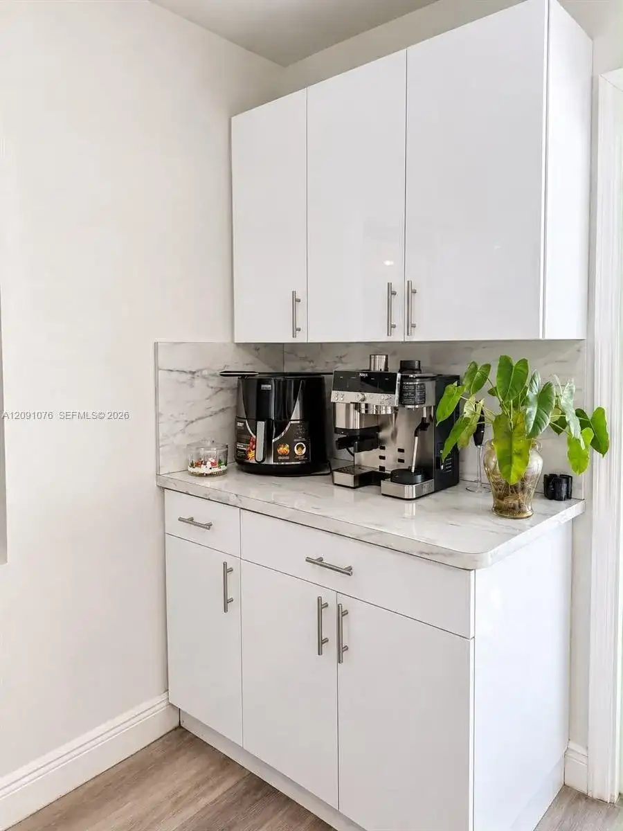 2331 Mckinley St, Hollywood FL 33020 photo 2