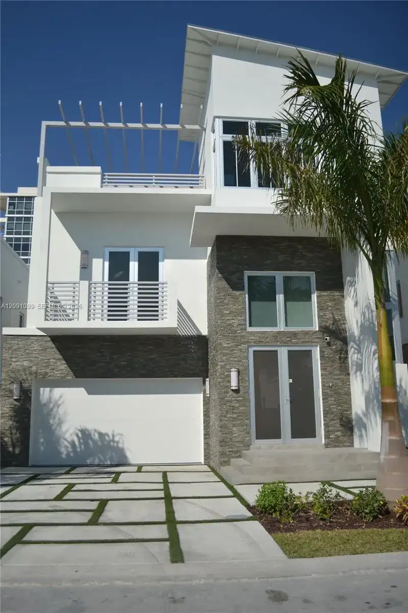 8241 NW 34th Dr, Doral FL 33122 photo 2