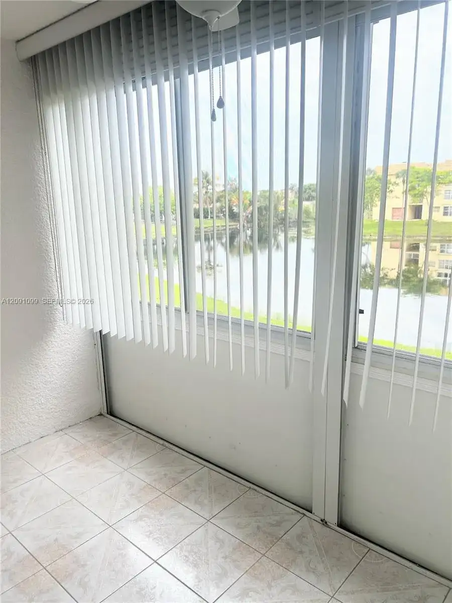 8345 Sunrise Lakes Blvd # 210, Sunrise FL 33322 photo 2