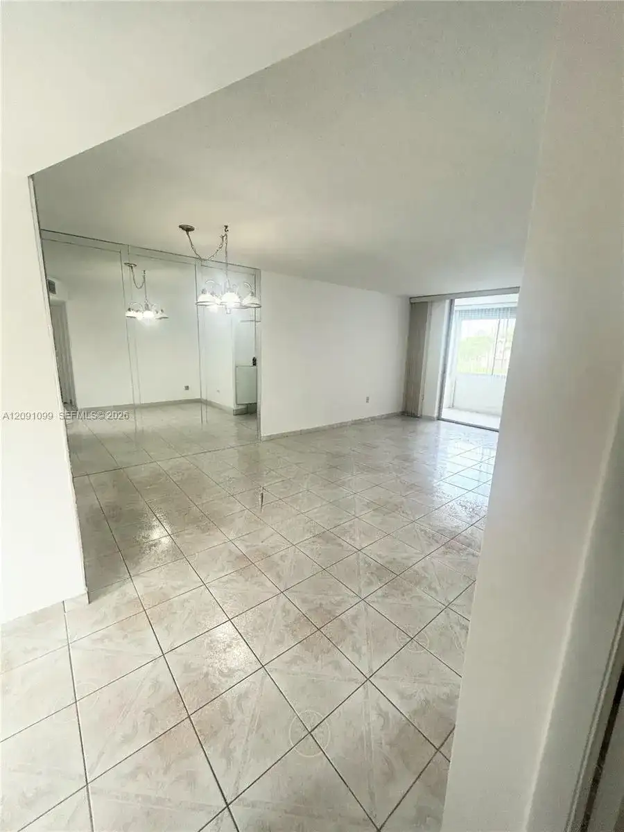 8345 Sunrise Lakes Blvd # 210, Sunrise FL 33322 photo 4