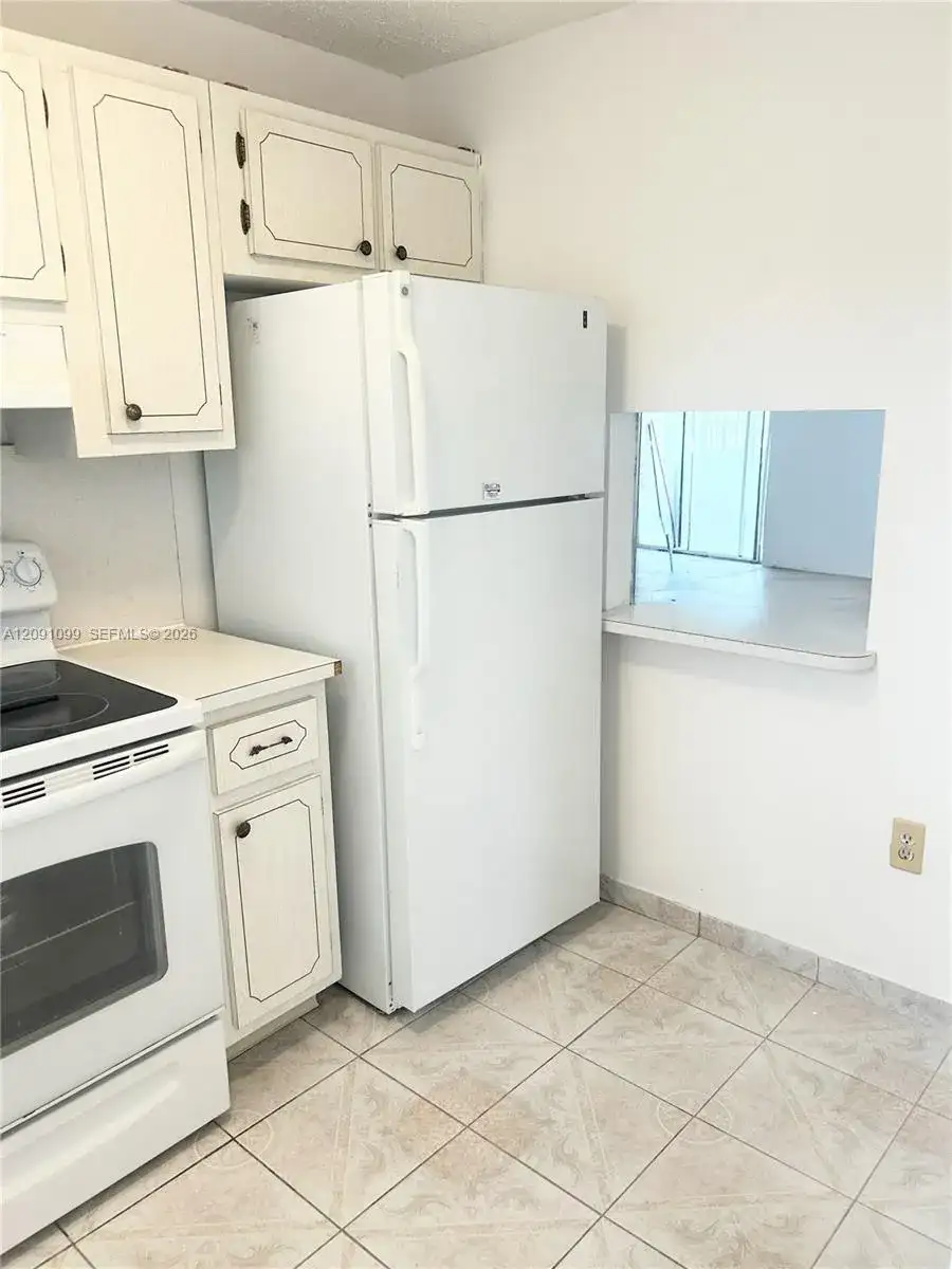 8345 Sunrise Lakes Blvd # 210, Sunrise FL 33322 photo 5