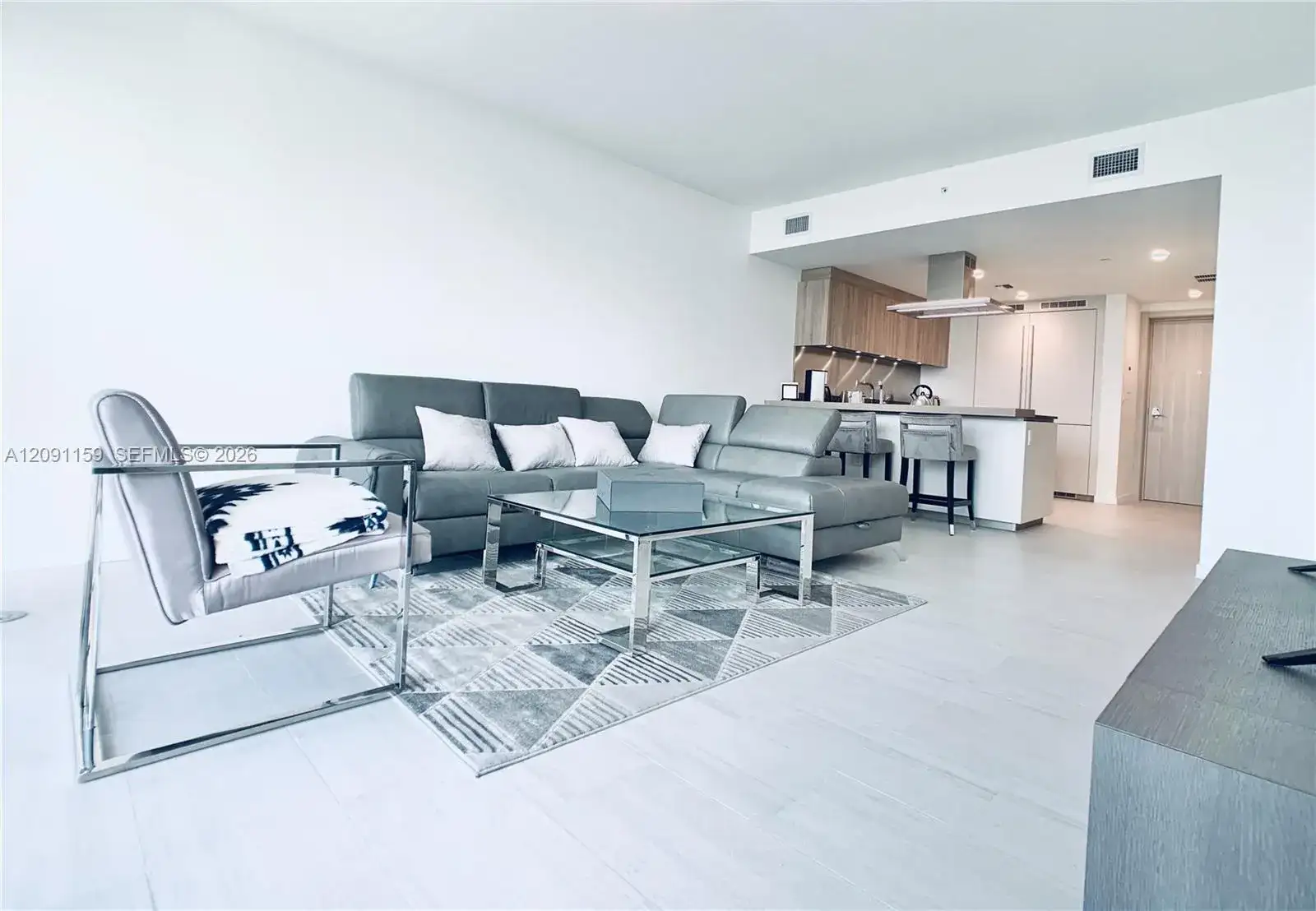 1000 Brickell Plz # 4504, Miami FL 33131 photo 2