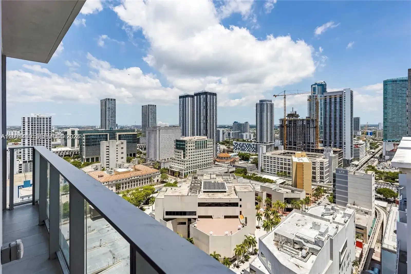 227 NE 2nd St # 2806, Miami FL 33132 photo 4