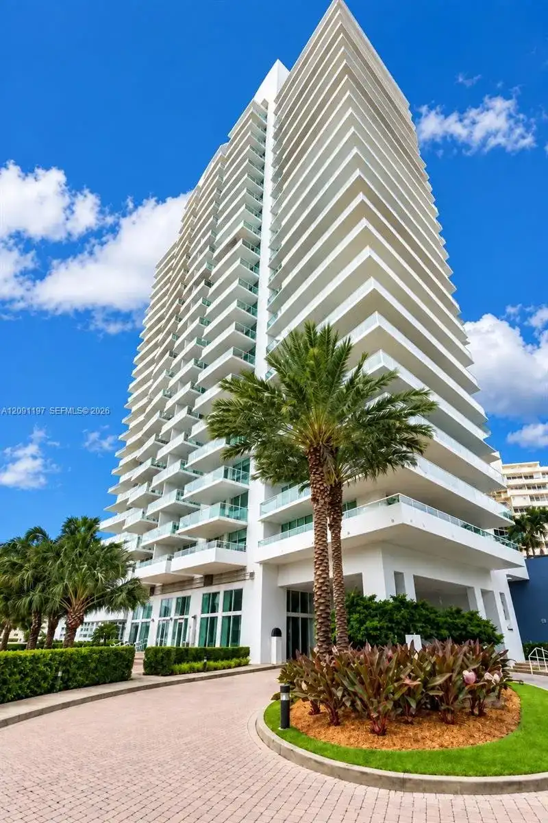 10 Venetian Way # 1404, Miami Beach FL 33139