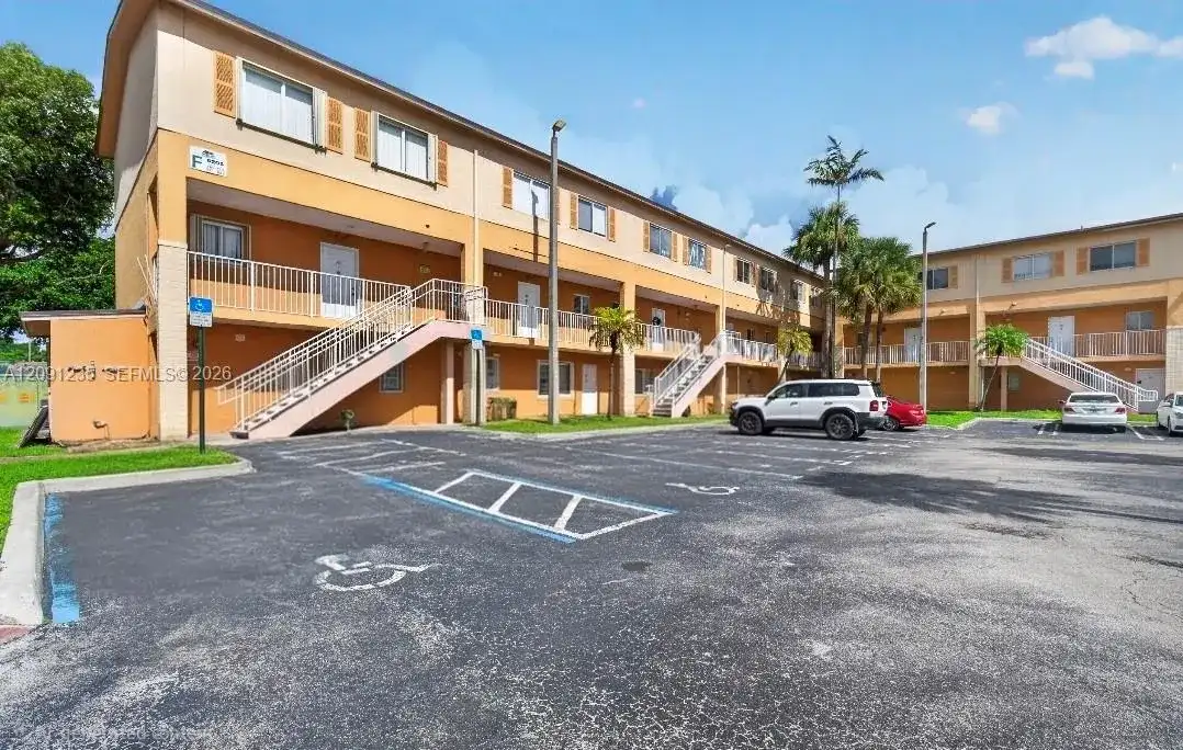 6205 Kendale Lakes Cir # 281, Miami FL 33183