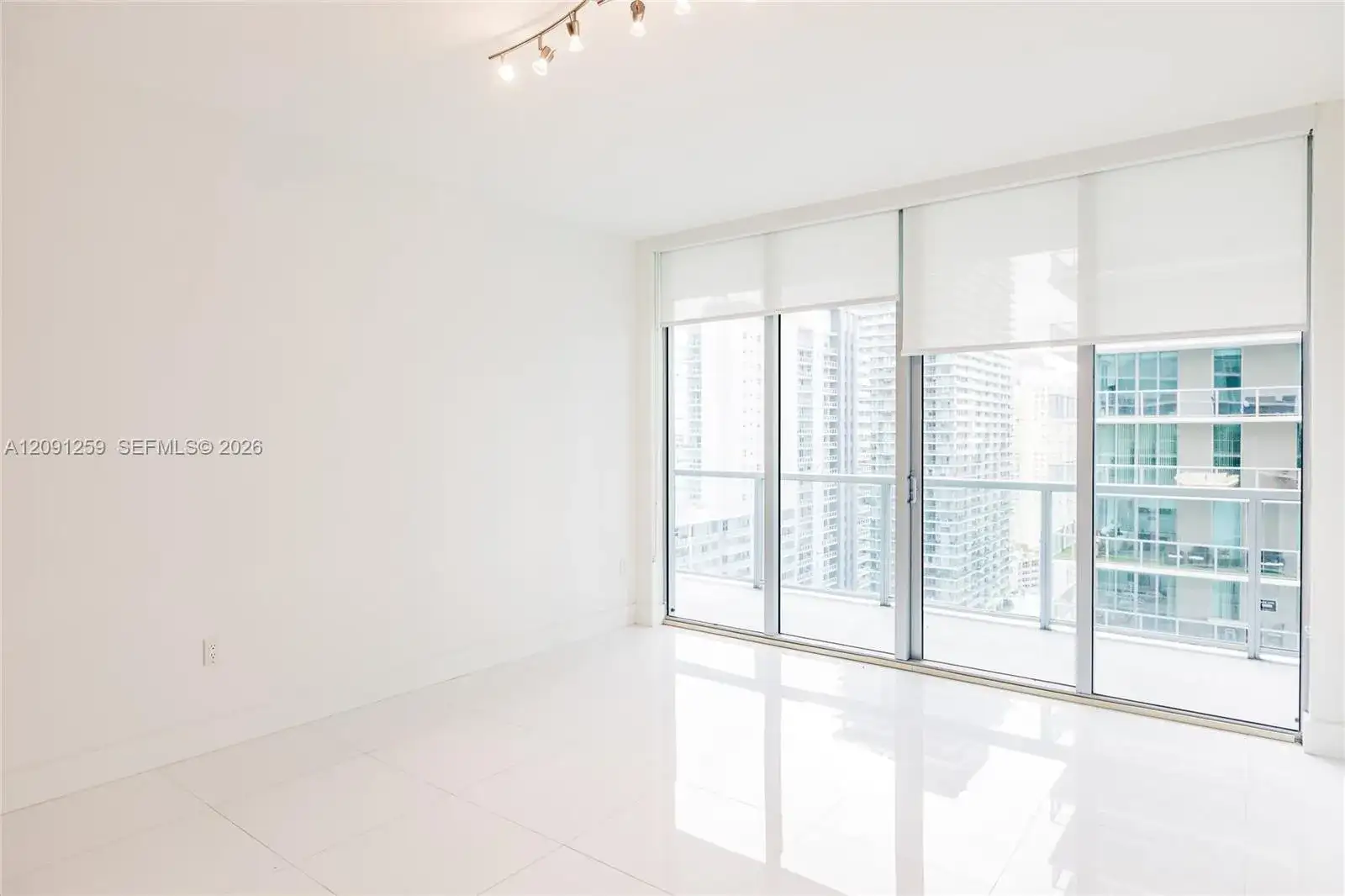 1111 SW 1st Ave # 3216, Miami FL 33130 photo 2