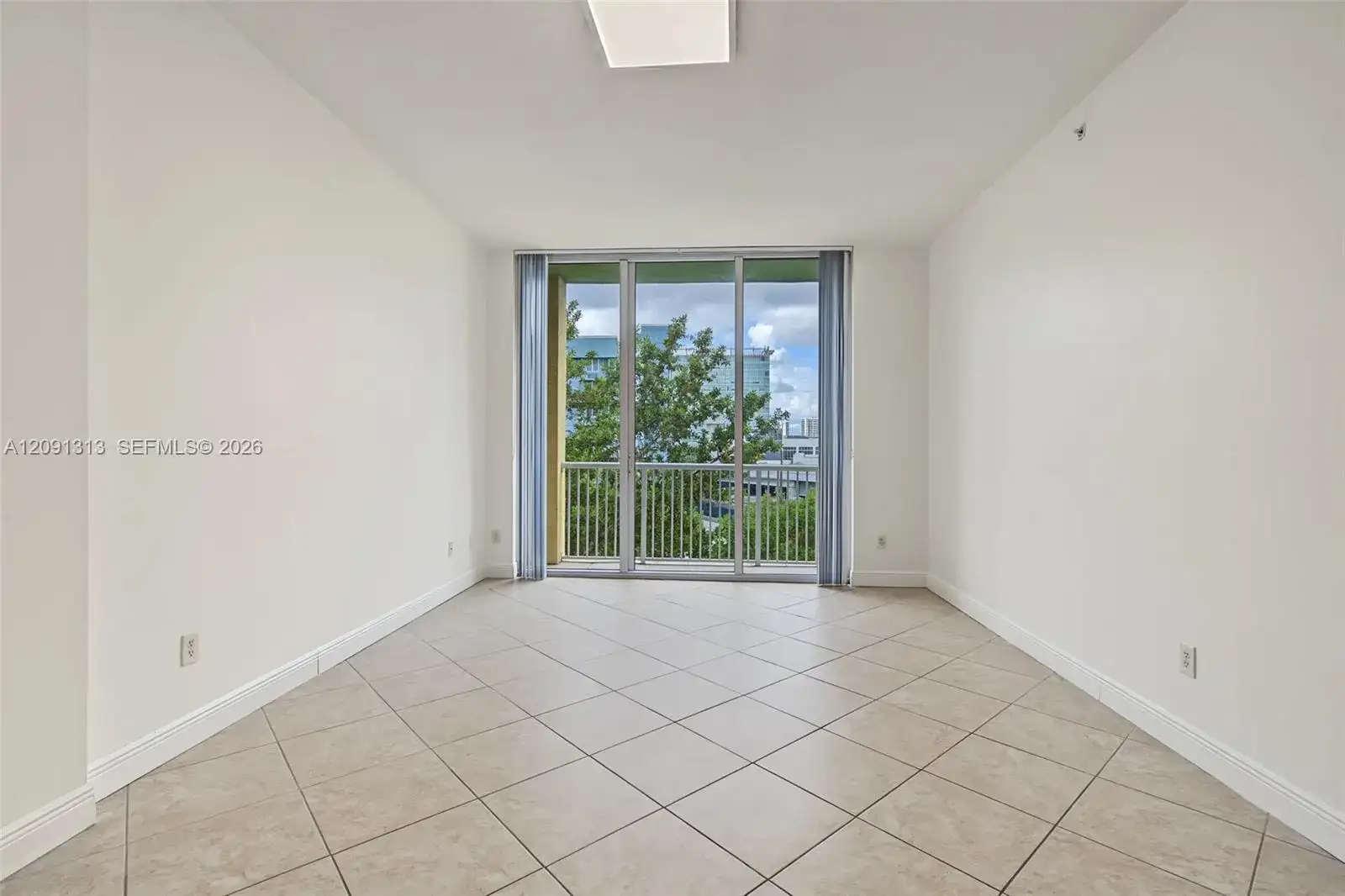 1350 NW 8th Ct, Miami FL 33136 photo 4