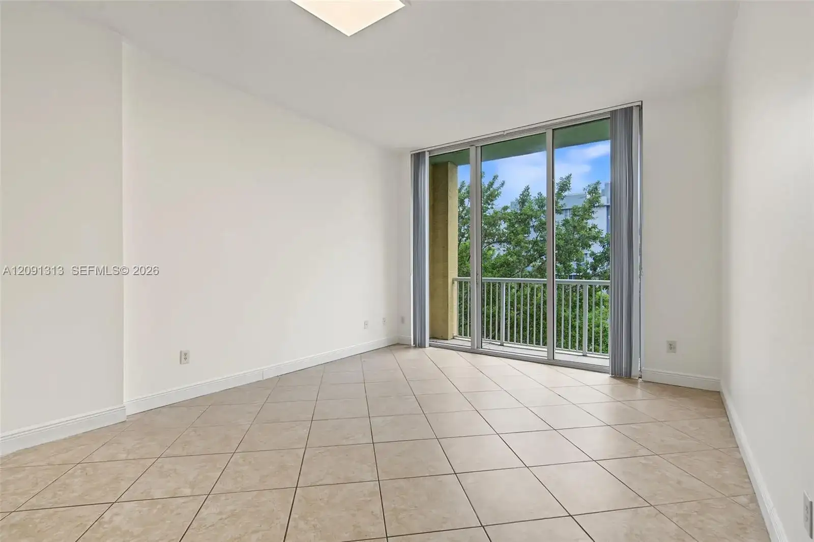 1350 NW 8th Ct, Miami FL 33136 photo 5