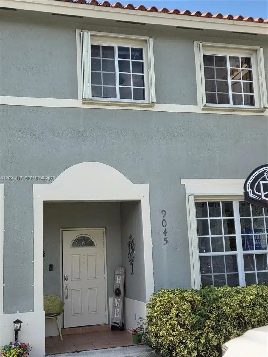 9045 SW 203rd Ter, Cutler Bay FL 33189 photo 2