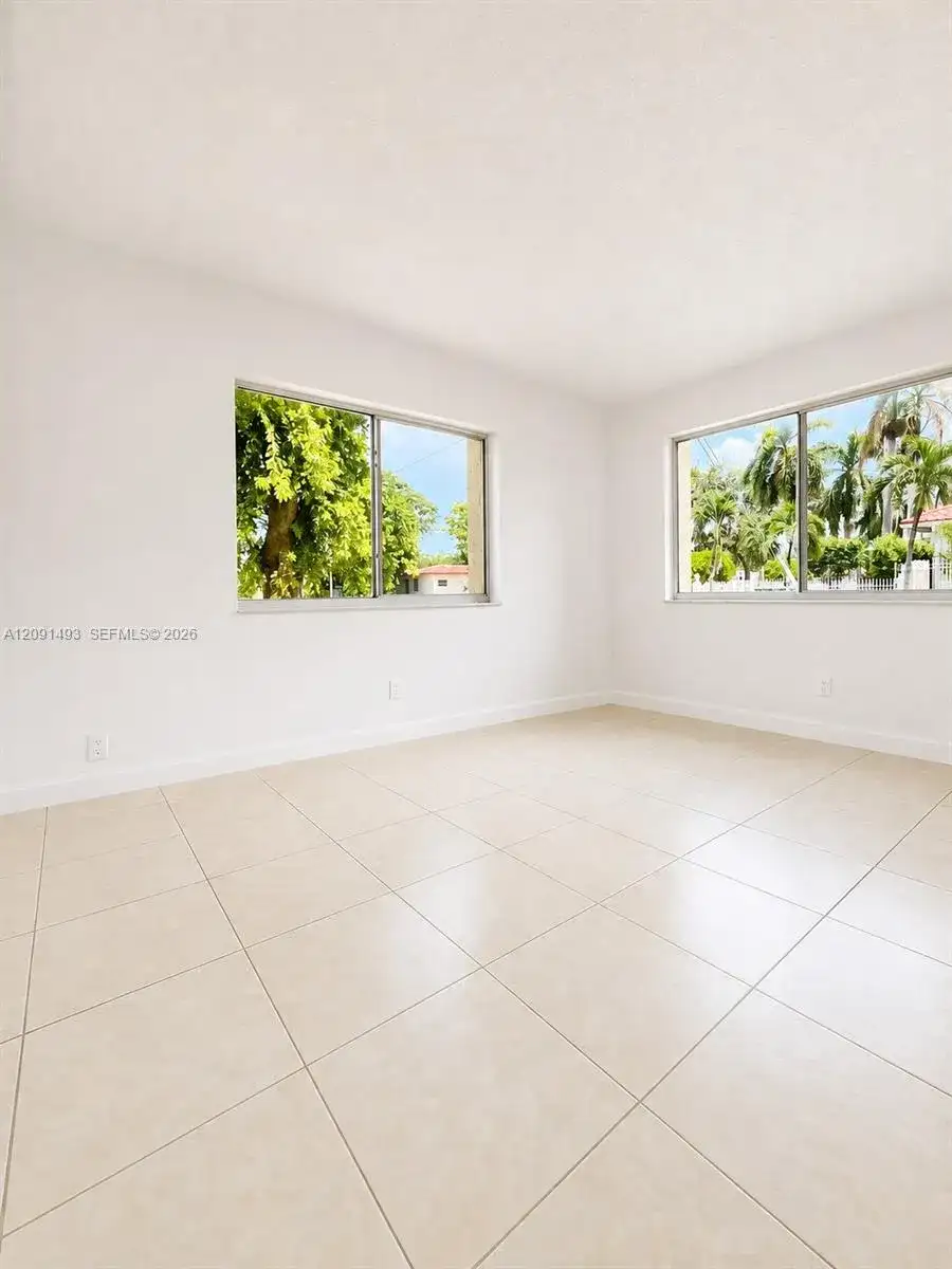 724 NE 4th St # 9, Hallandale Beach FL 33009 photo 4