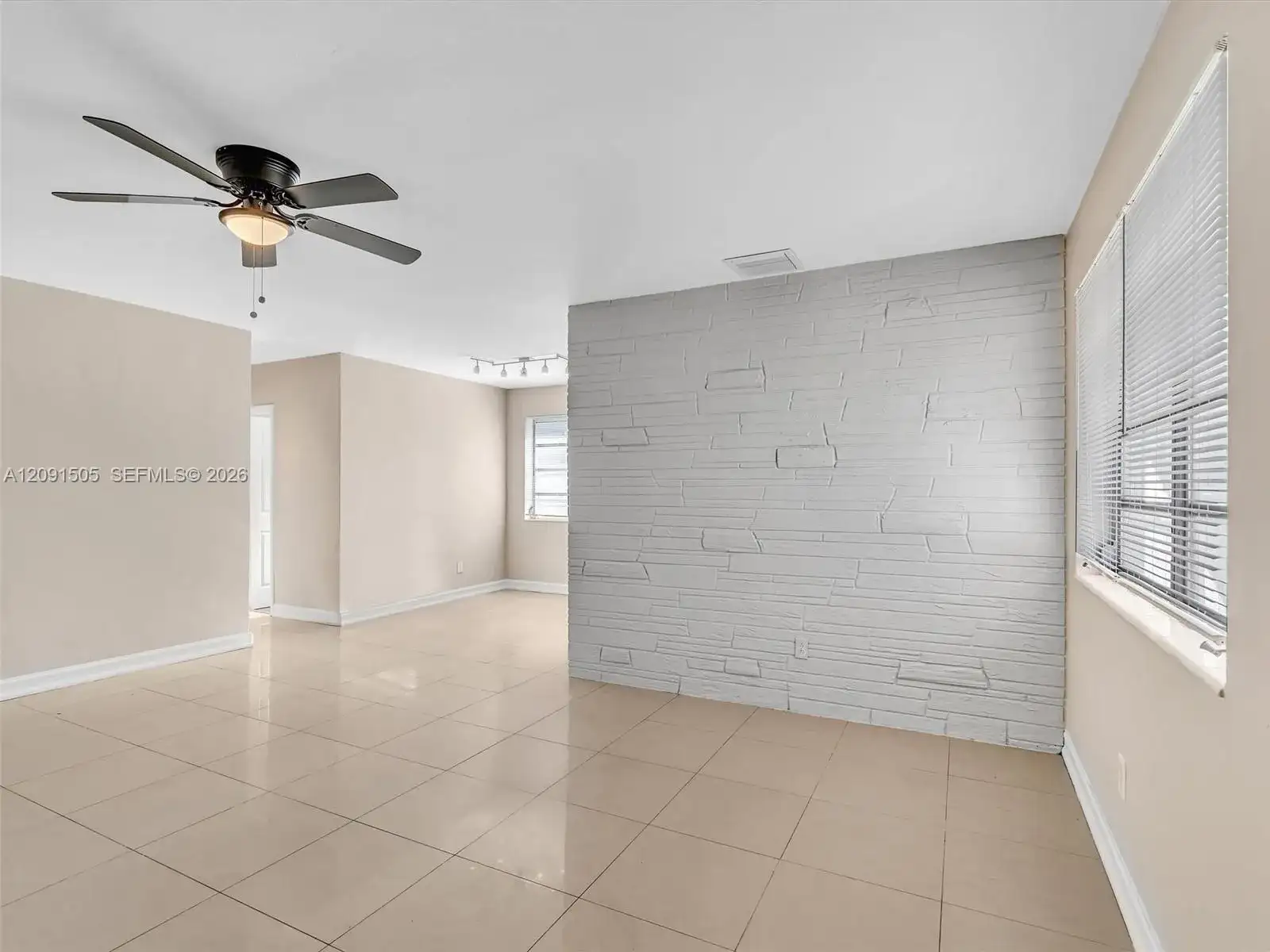 365 NE 171st Ter, North Miami Beach FL 33162 photo 3
