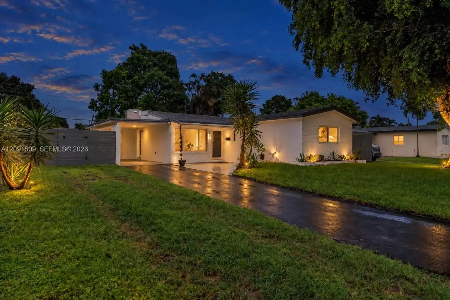 6551 Scott St, Hollywood FL 33024
