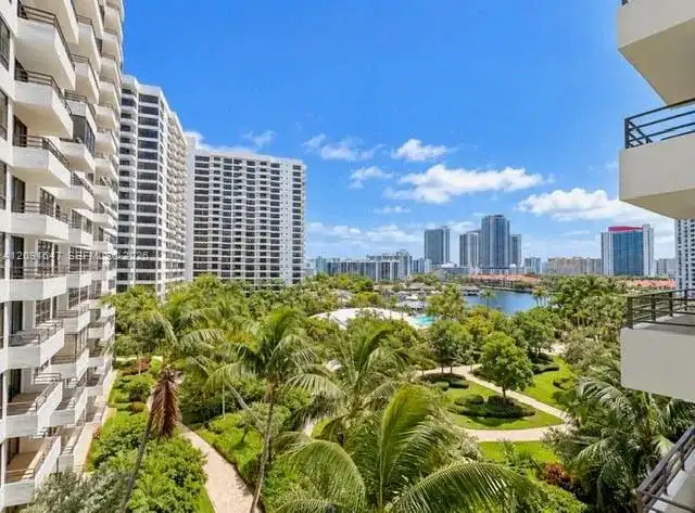 600 Three Islands Blvd # 616, Hallandale Beach FL 33009