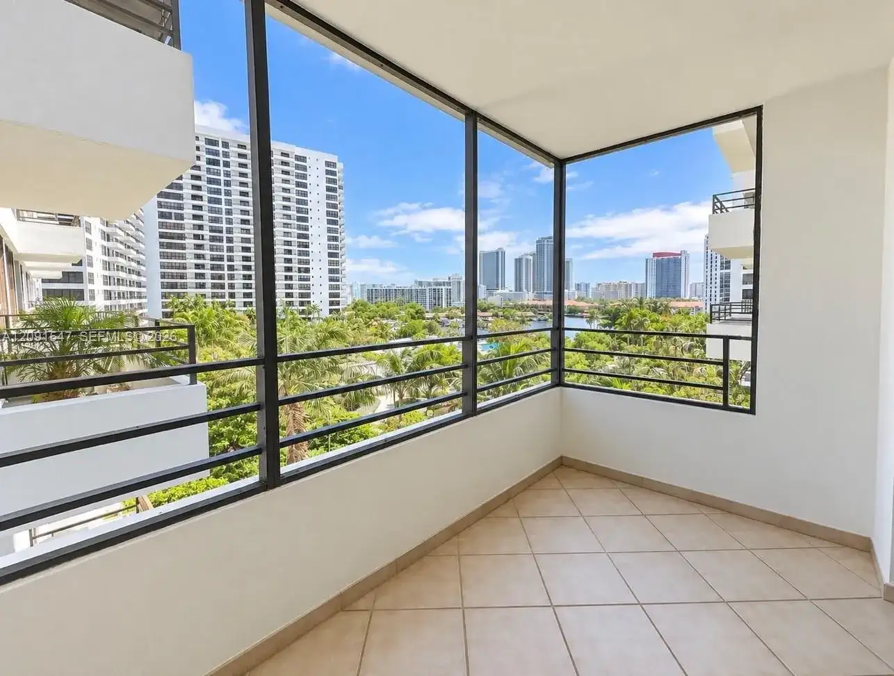 600 Three Islands Blvd # 616, Hallandale Beach FL 33009 photo 2
