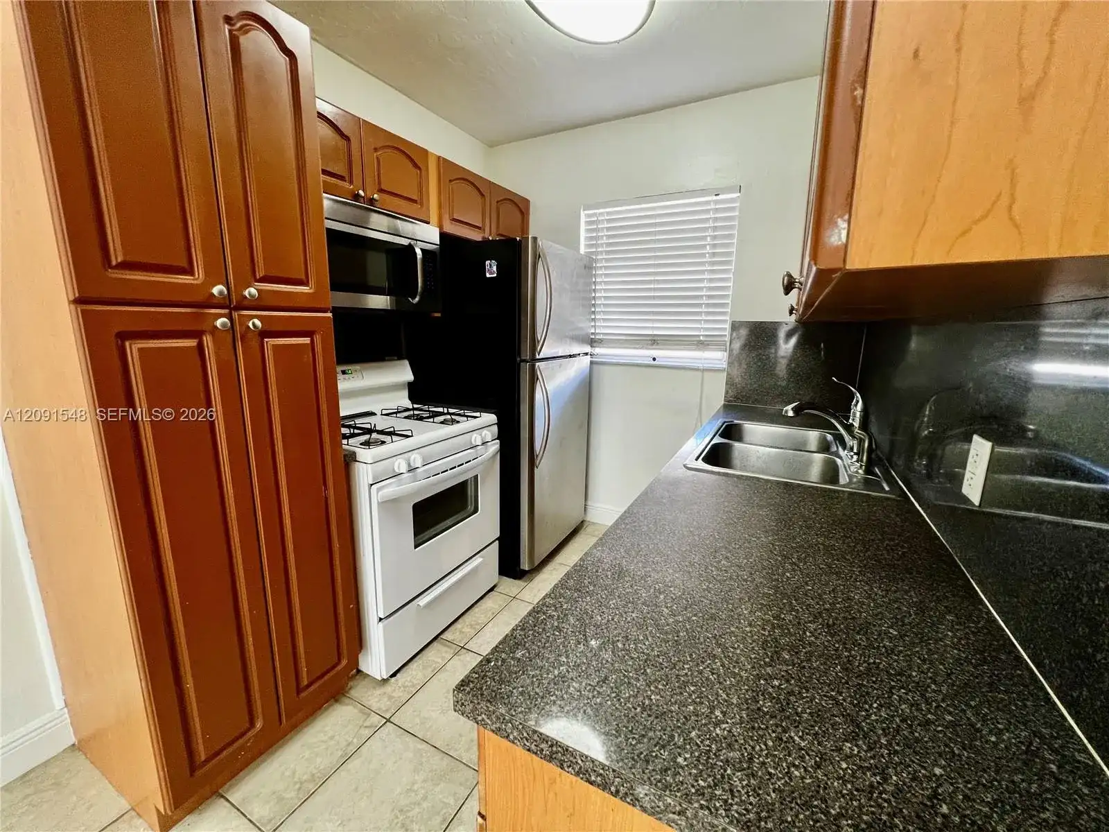 2072 NE 169th St # 8, North Miami Beach FL 33162 photo 2