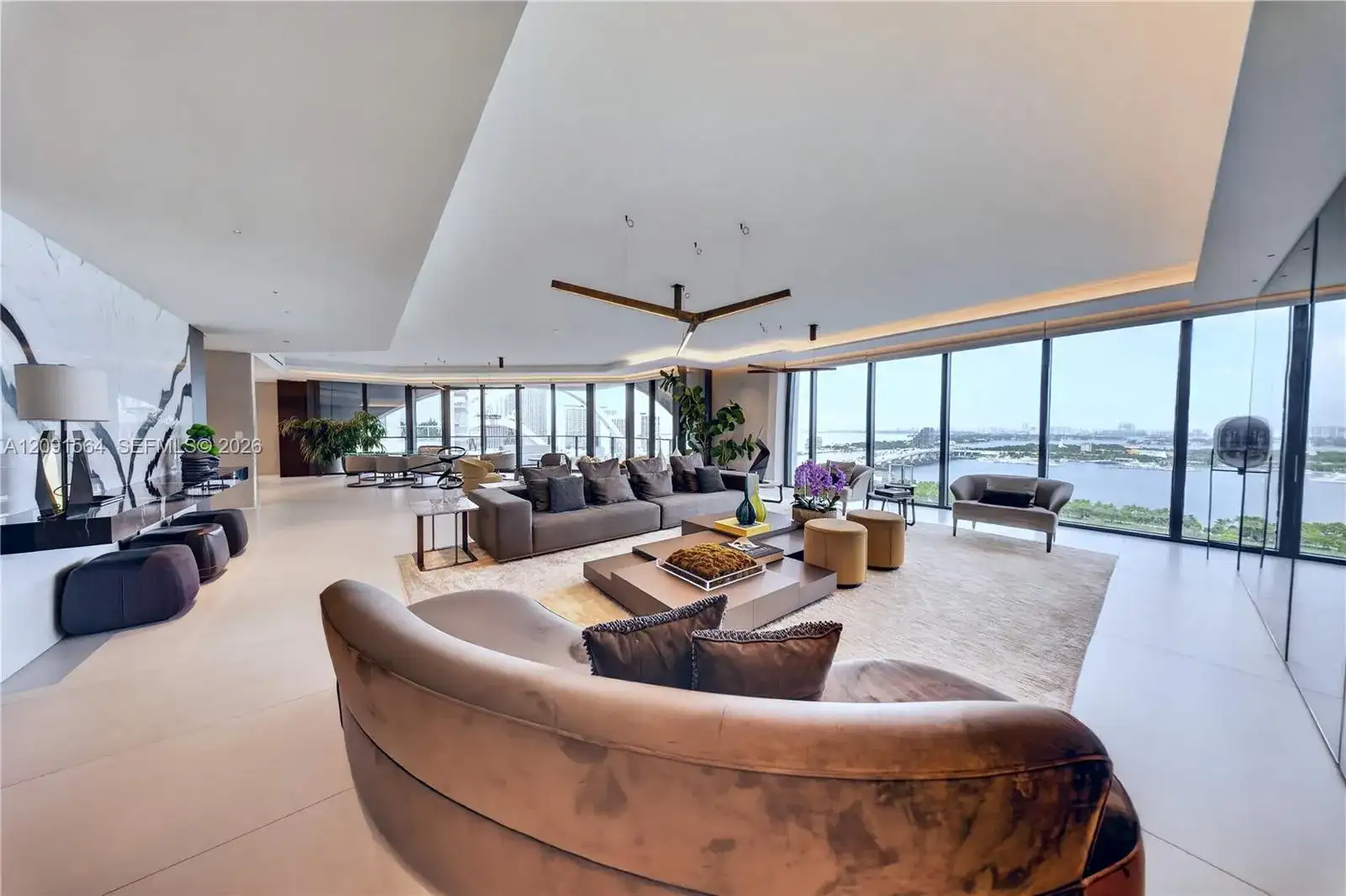 1000 NE Biscayne Blvd # 2202, Miami FL 33132 photo 2