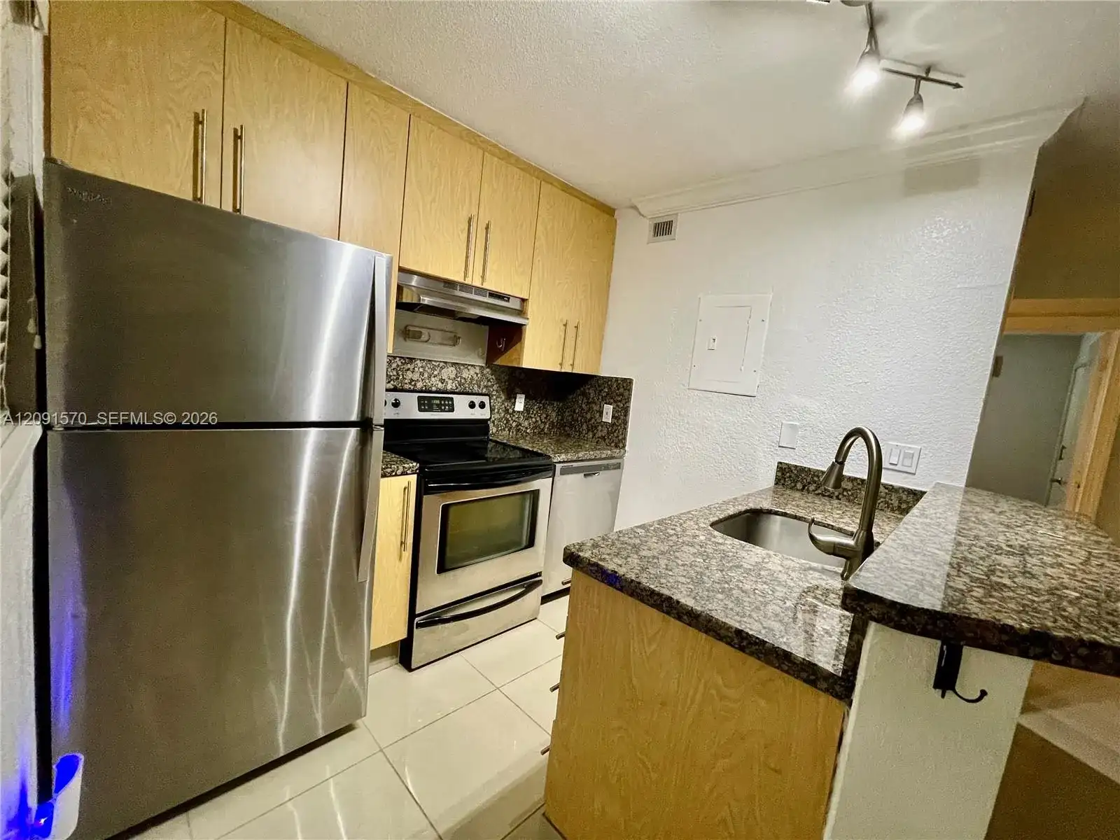 811 NE 14th Pl # 4, Fort Lauderdale FL 33304 photo 2