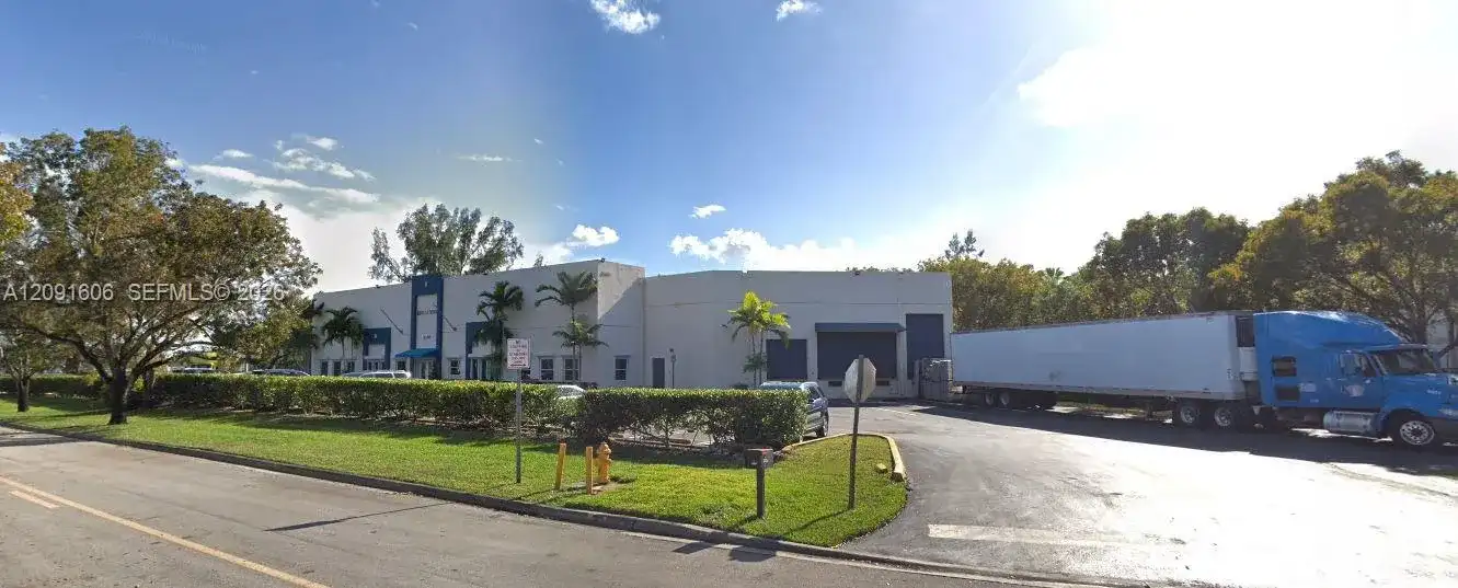9590 NW 40th St Rd, Doral FL 33178