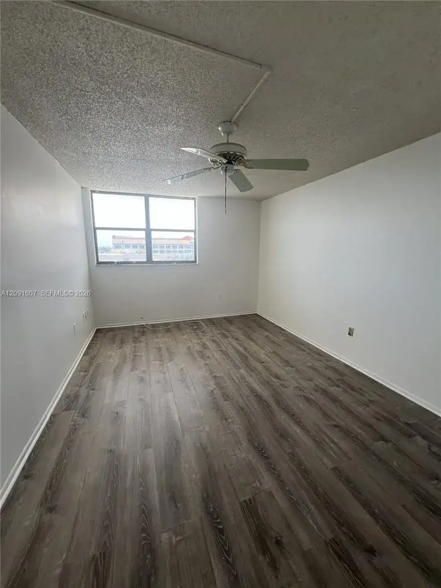 920 NE 169th St # 504, North Miami Beach FL 33162 photo 3