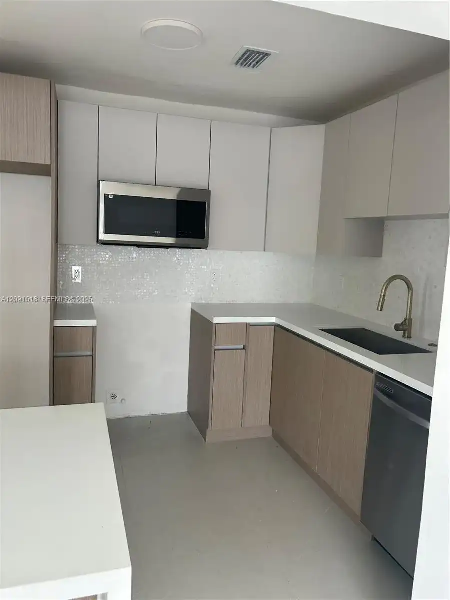 9230 SW 41st St, Miami FL 33165