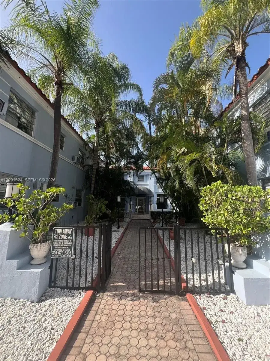 215 30th St # 6, Miami Beach FL 33140 photo 2