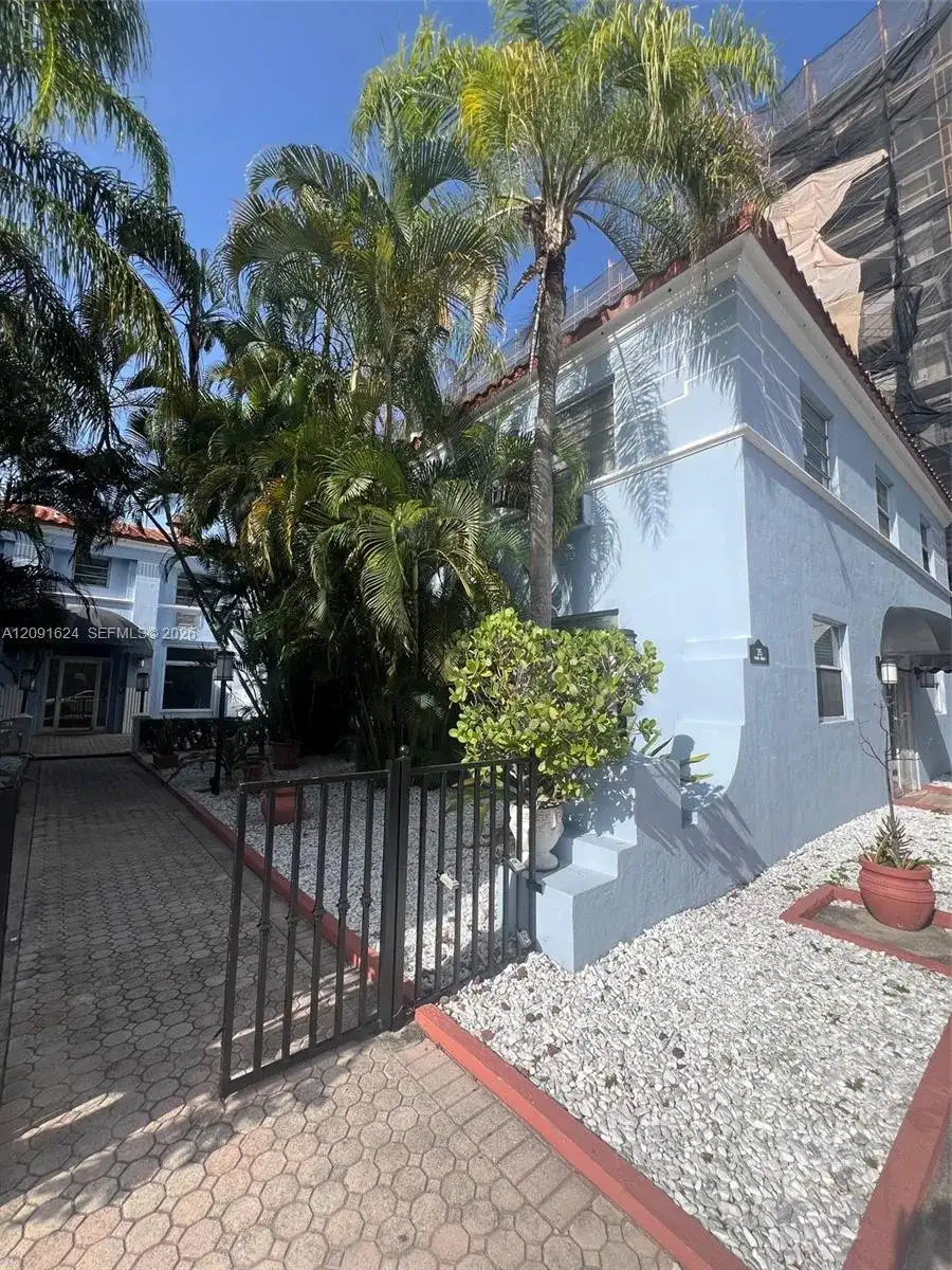 215 30th St # 6, Miami Beach FL 33140 photo 4
