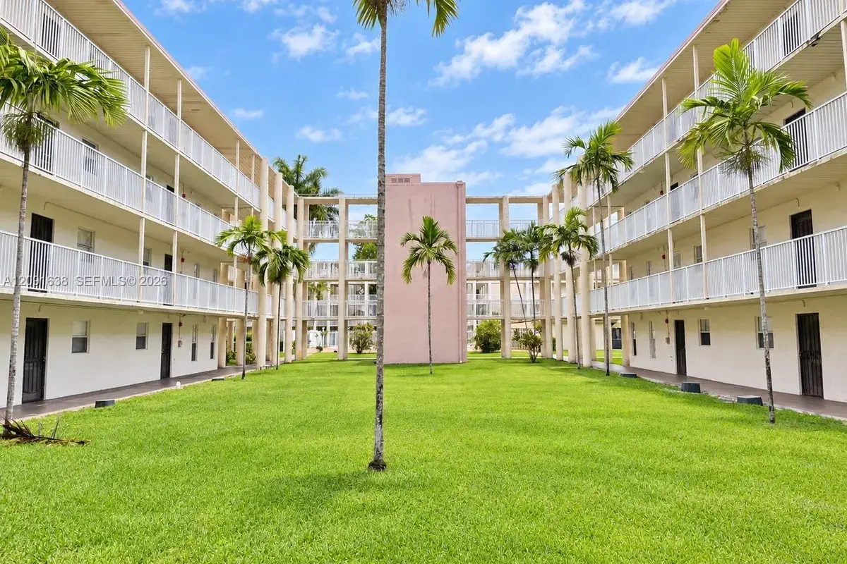 2800 NW 56th Ave # F302, Lauderhill FL 33313